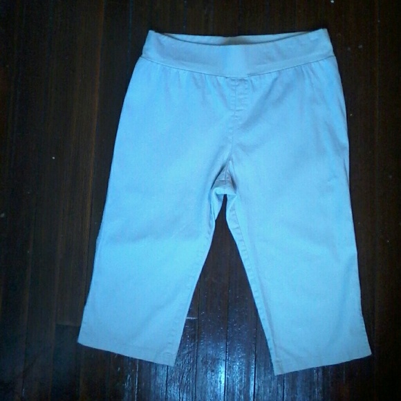Size medium maternity capris - Picture 2 of 3